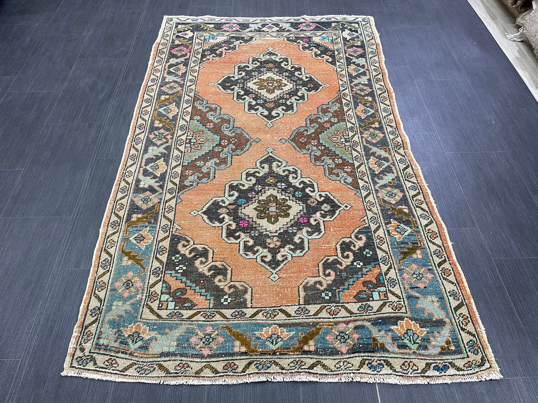 Beige Turkish Oushak Rug 3' 11" x 6' 6" Hand-Knotted border