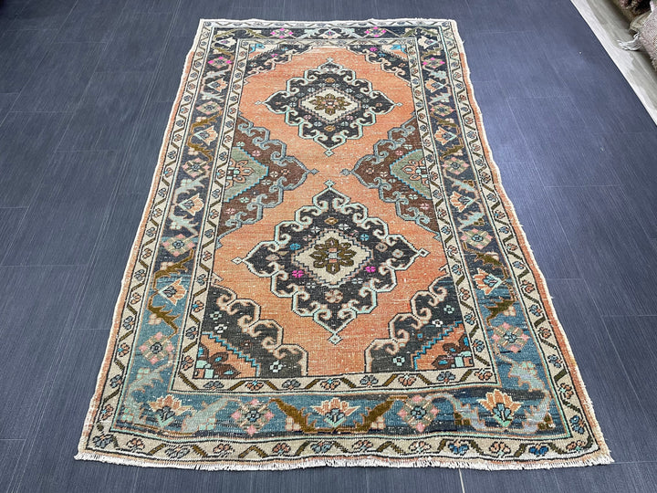 Beige Turkish Oushak Rug 3' 11" x 6' 6" Hand-Knotted border