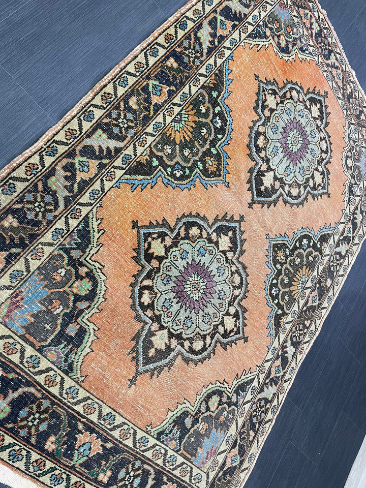 Beige Turkish Oushak Rug 4' 2" x 6' 6" Hand-Knotted pattern