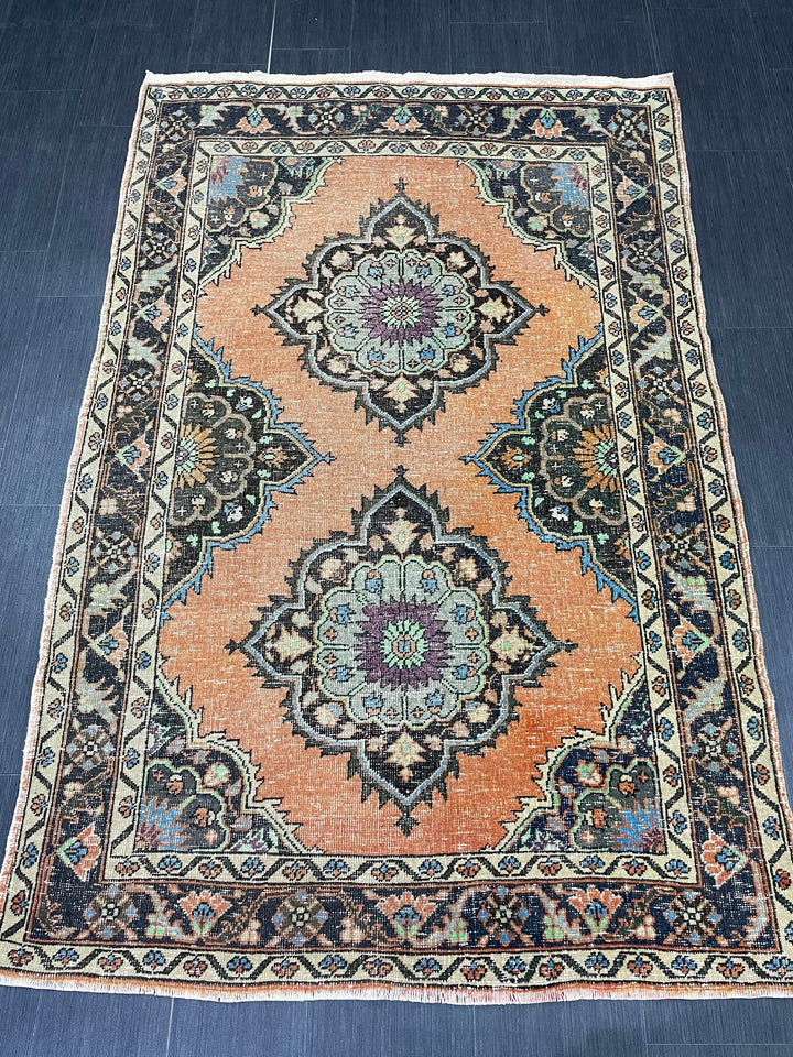 Beige Turkish Oushak Rug 4' 2" x 6' 6" Hand-Knotted border