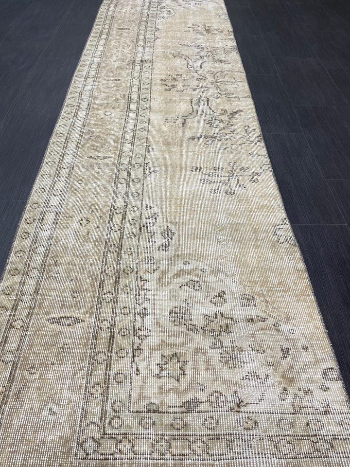 Beige Turkish Runner Rug 2' 6" x 11' 6" Hand-Knotted border
