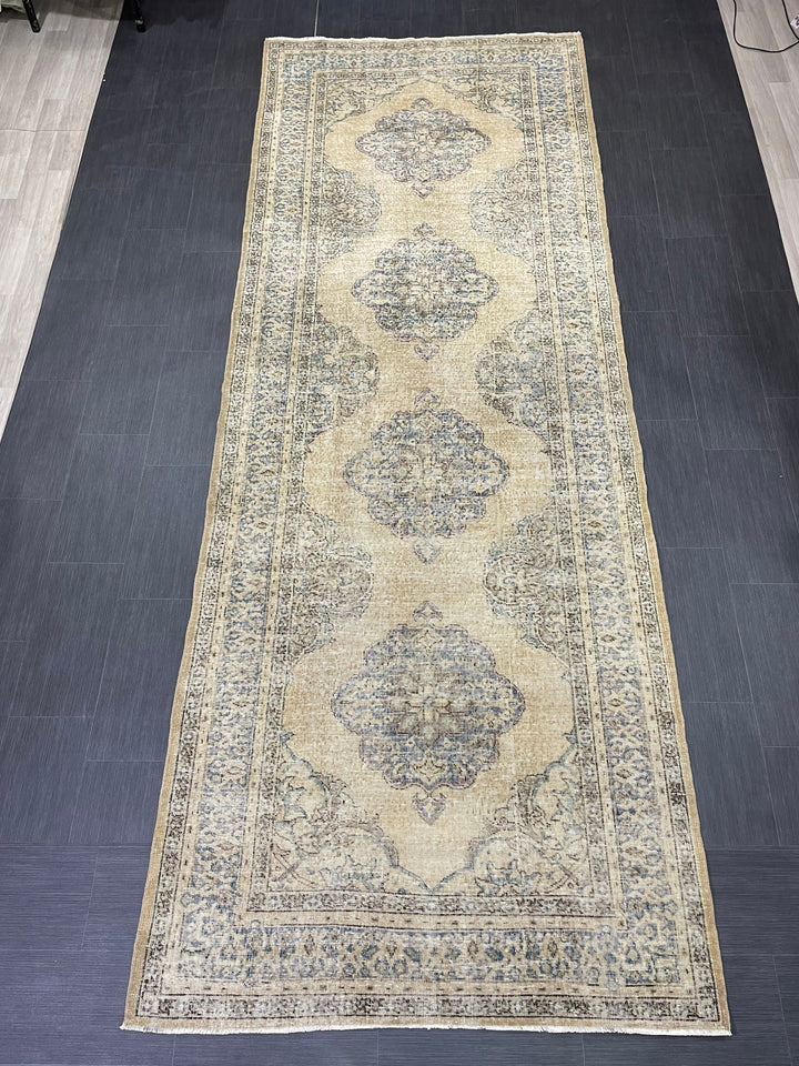 Beige Turkish Runner Rug 4' 10" x 13' Hand-Knotted pattern