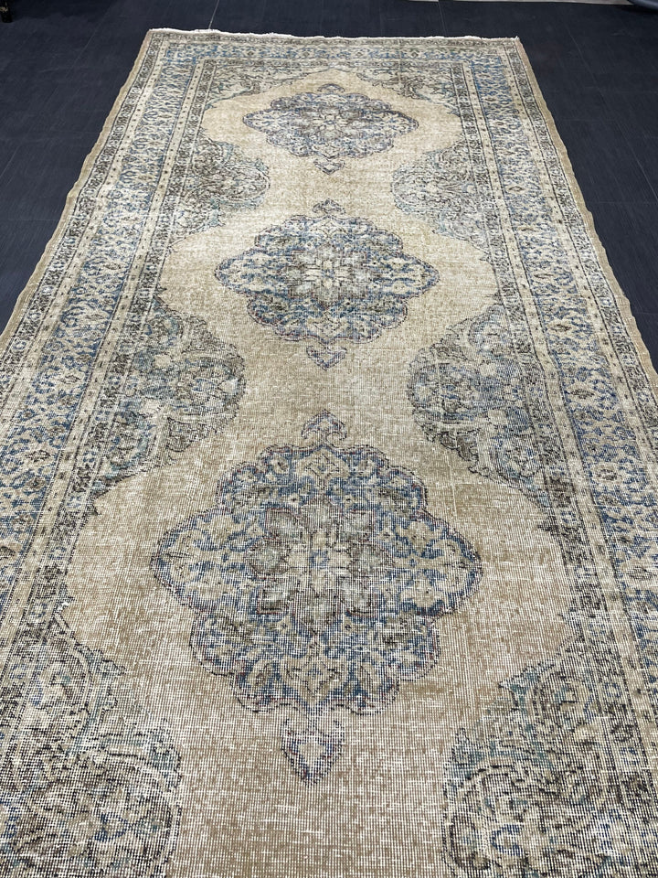 Beige Turkish Runner Rug 4' 10" x 13' Hand-Knotted border