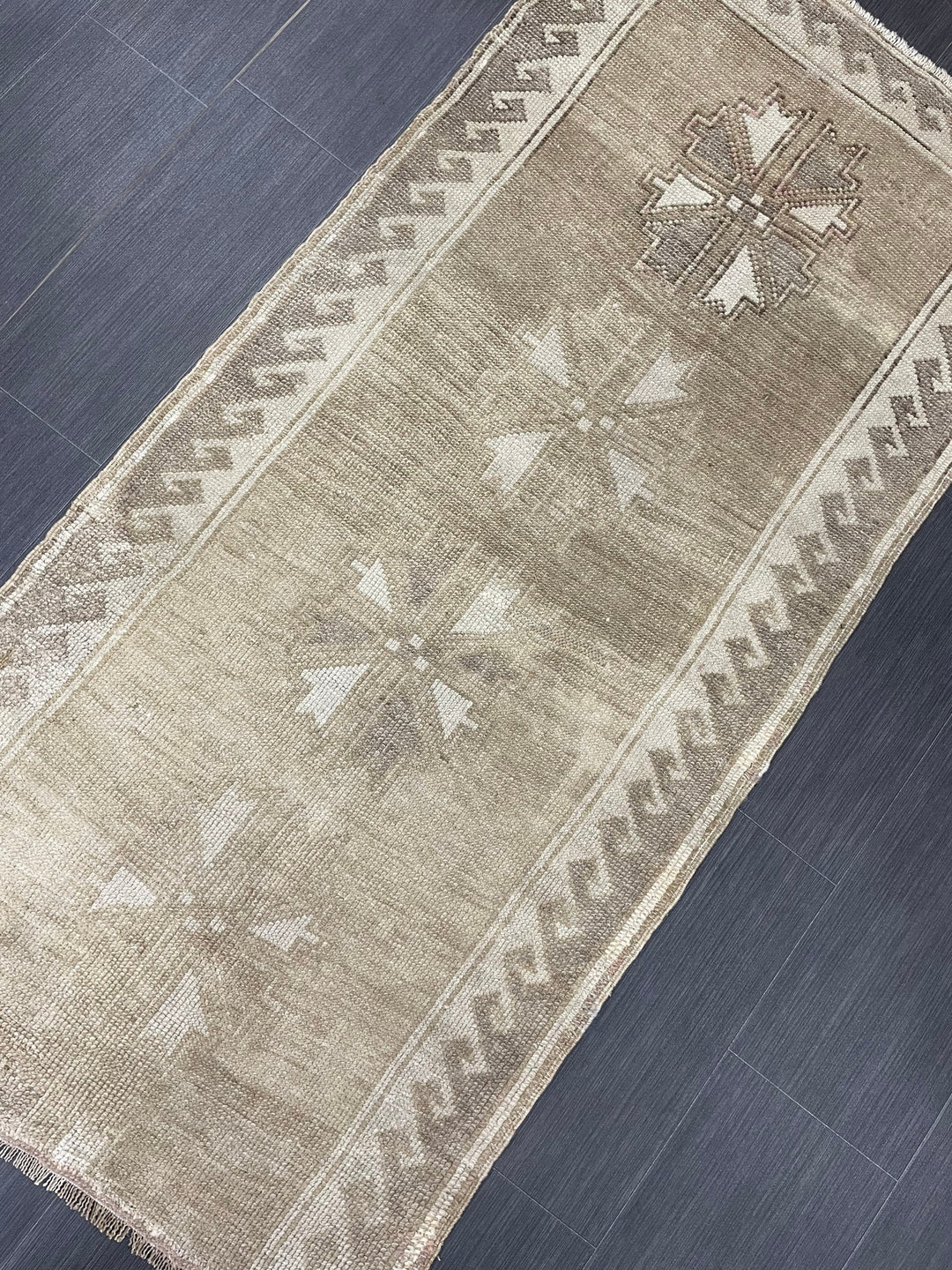 Beige Turkish Runner Rug 2' 9" x 5' 10" Hand-Knotted detail