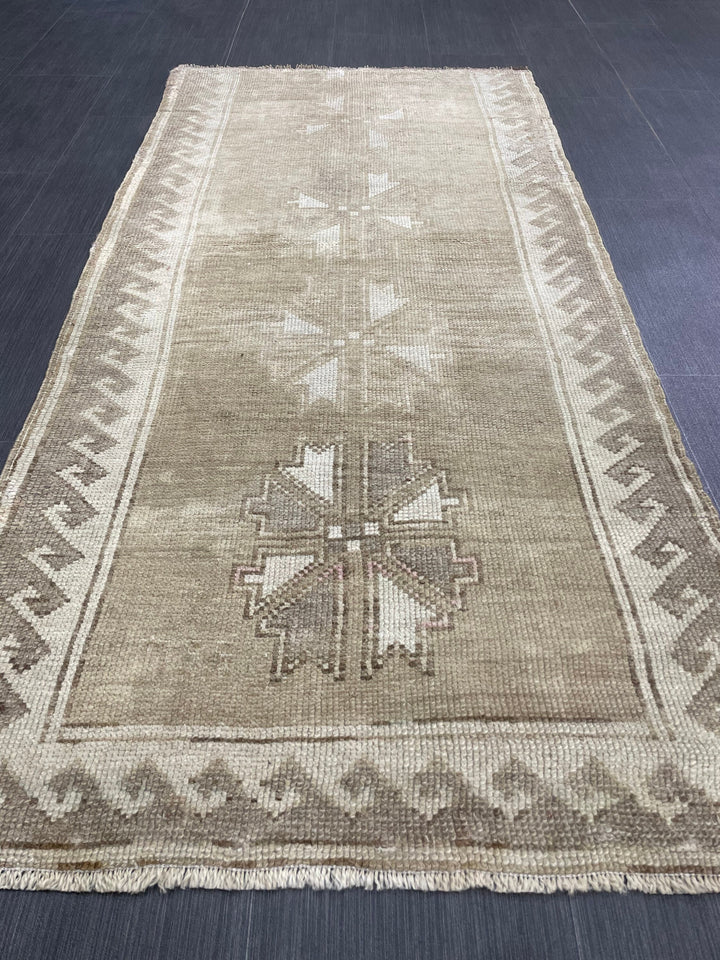 Beige Turkish Runner Rug 2' 9" x 5' 10" Hand-Knotted pattern