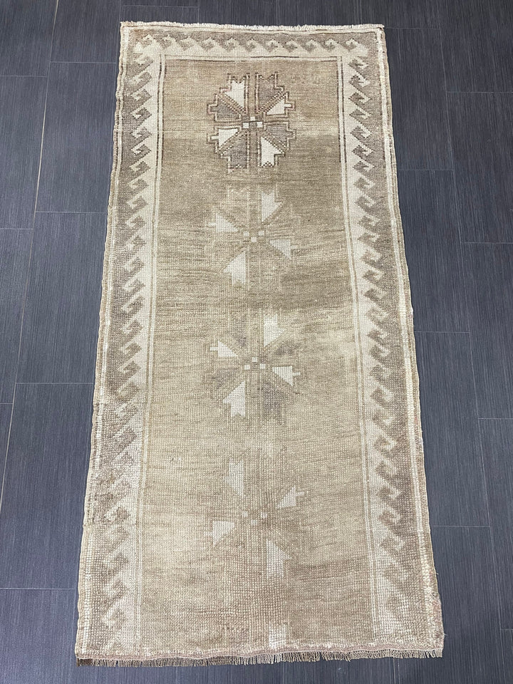 Beige Turkish Runner Rug 2' 9" x 5' 10" Hand-Knotted border