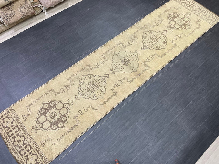 Turkish Runner Rug 2' 9" x 11' 8" Hand-Knotted detail