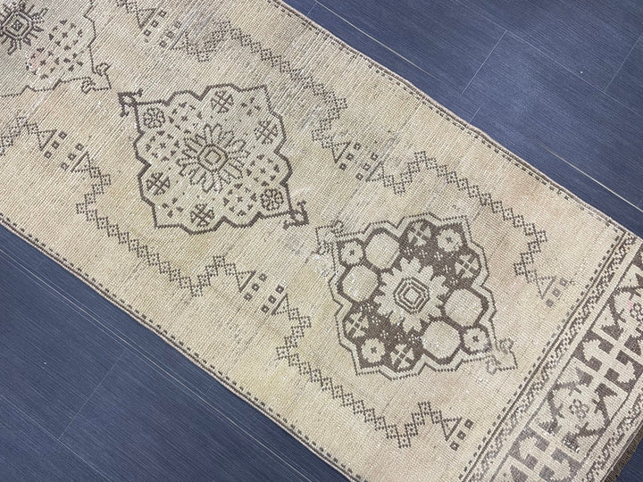 Turkish Runner Rug 2' 9" x 11' 8" Hand-Knotted texture