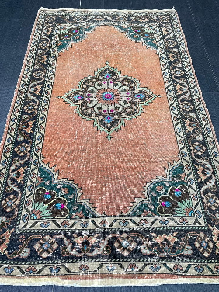 Beige Turkish Oushak Rug 3' 11" x 7' 2" Hand-Knotted border