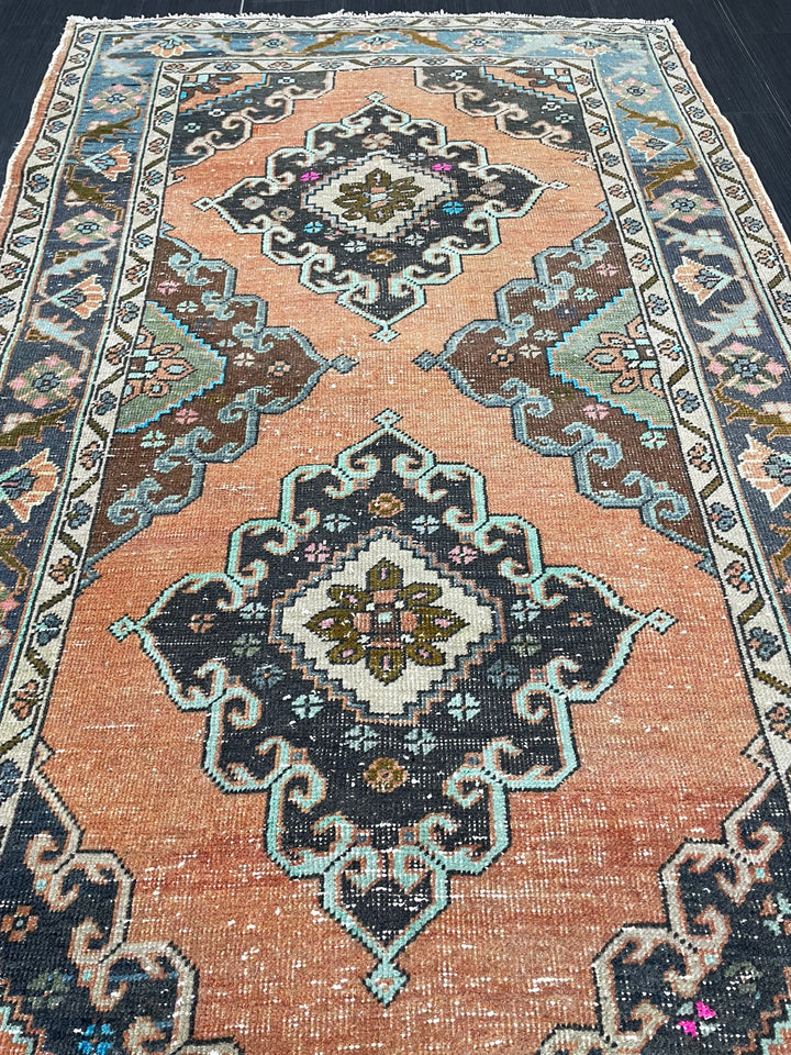 Beige Turkish Oushak Rug 3' 11" x 6' 6" Hand-Knotted detail