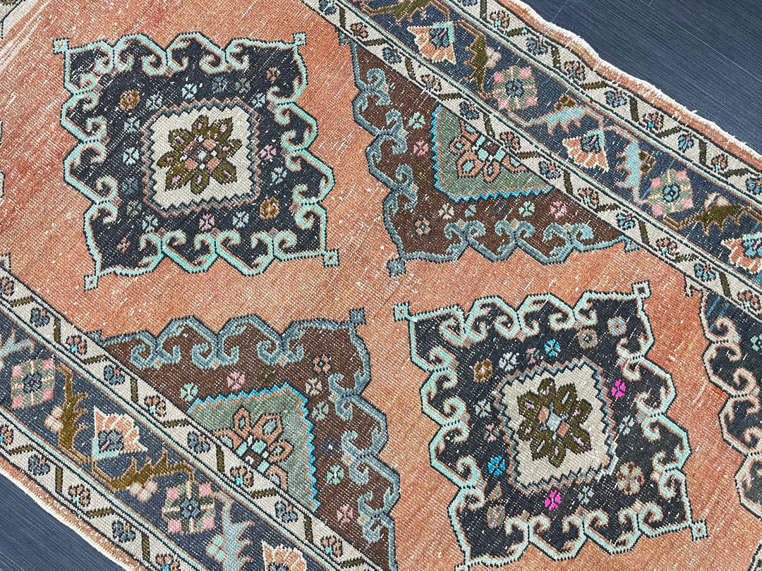 Beige Turkish Oushak Rug 3' 11" x 6' 6" Hand-Knotted texture