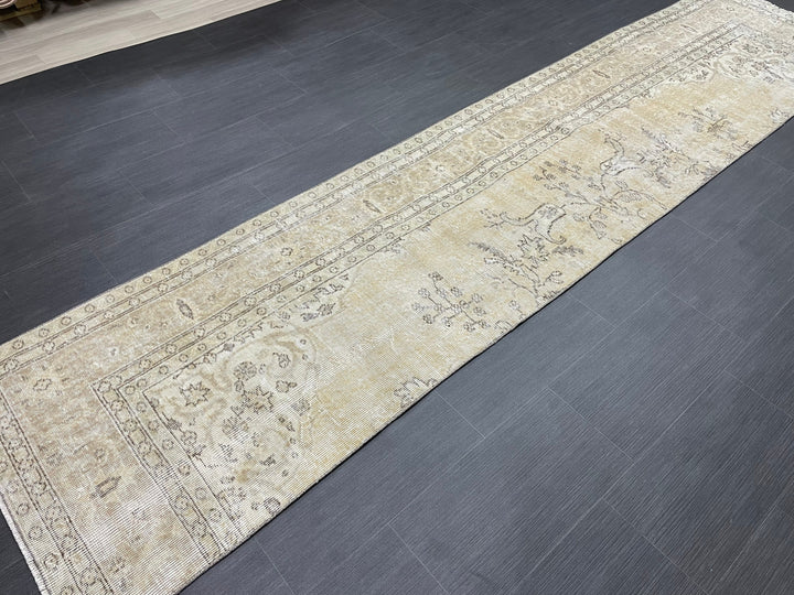 Beige Turkish Runner Rug 2' 6" x 11' 6" Hand-Knotted texture