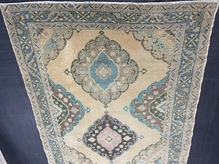 Beige Turkish Runner Rug 4' 10" x 13' 10" Hand-Knotted texture