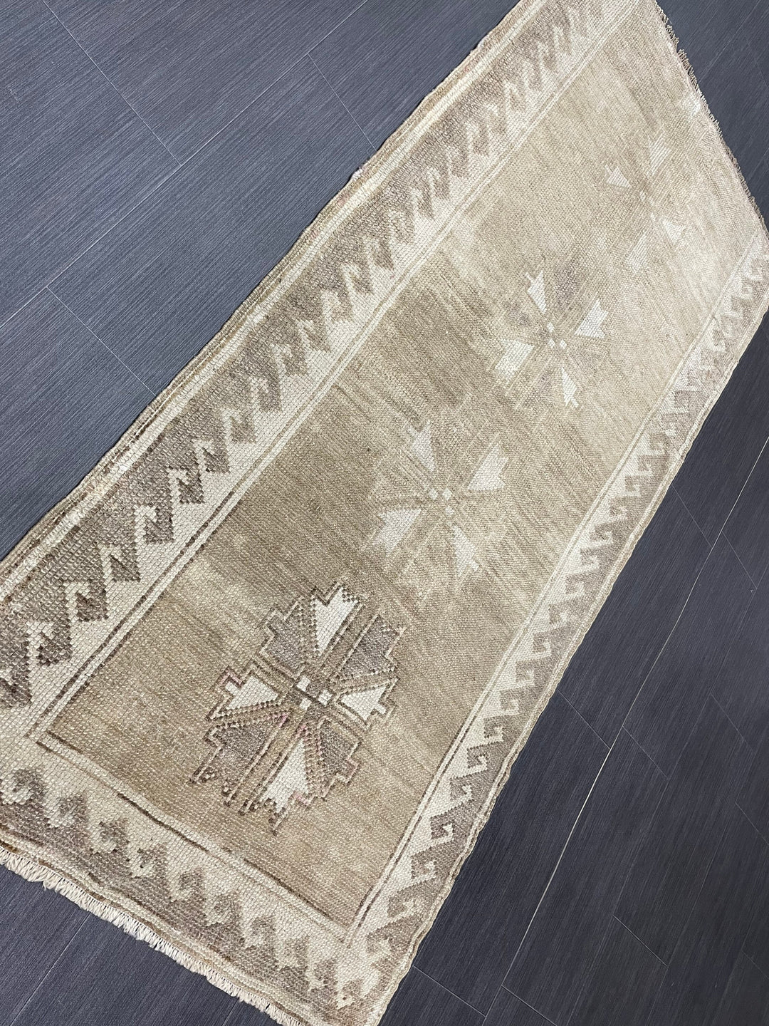 Beige Turkish Runner Rug 2' 9" x 5' 10" Hand-Knotted texture