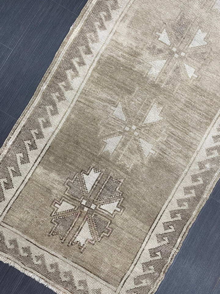 Beige Turkish Runner Rug 2' 9" x 5' 10" Hand-Knotted view 9