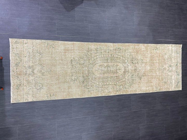 Green Turkish Runner Rug 2' 9" x 9' 4" Hand-Knotted texture