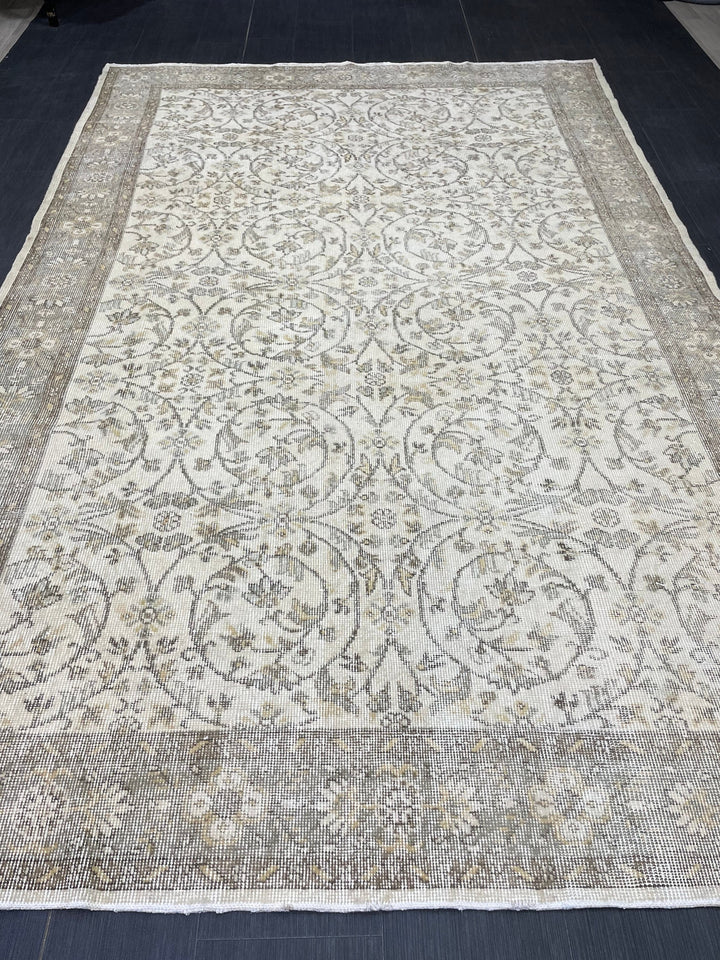 Rust Turkish Runner Rug 6' 4" x 9' 10" Hand-Knotted field