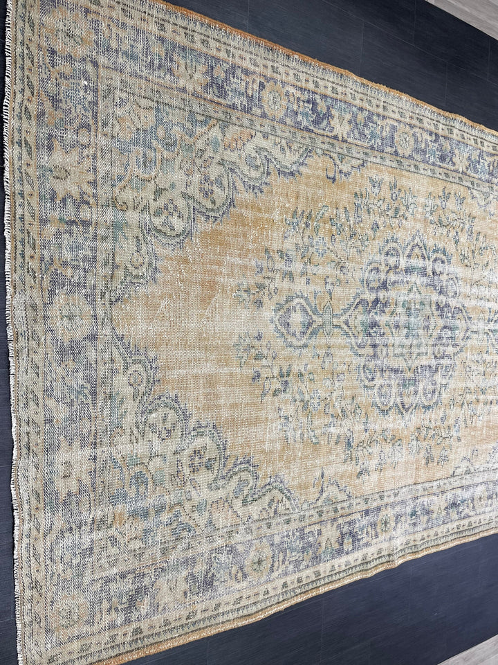 Beige Turkish Runner Rug 6' 4" x 10' Hand-Knotted pattern