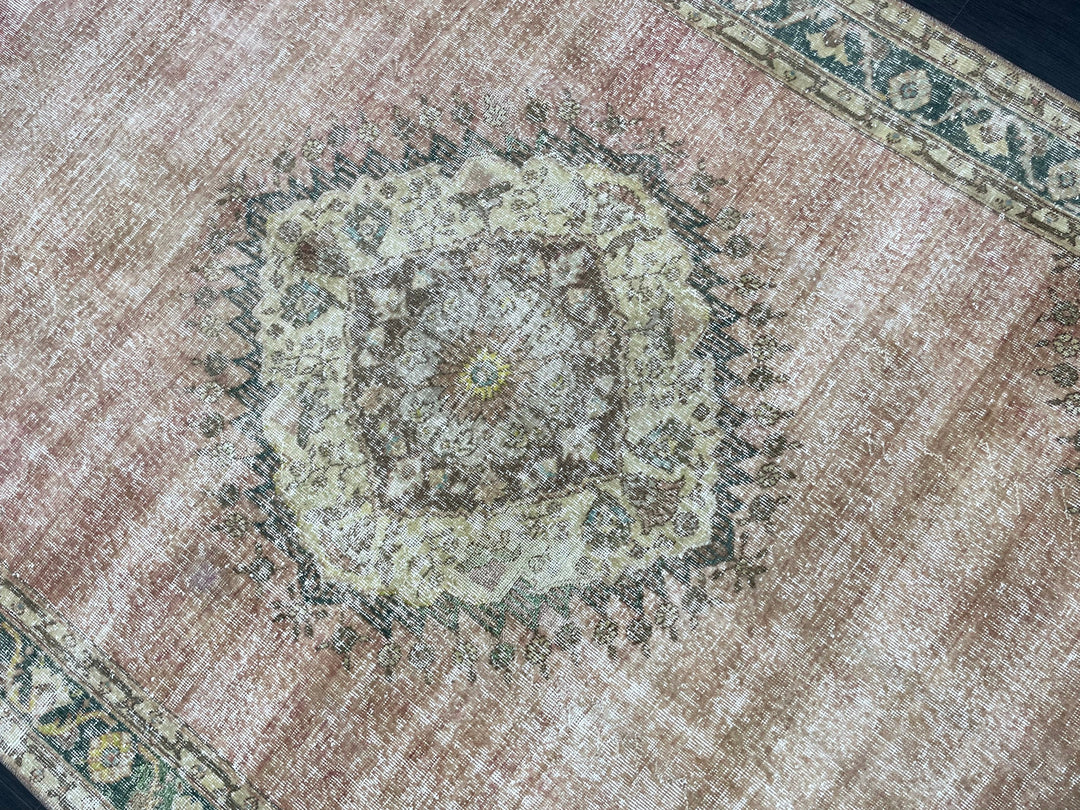 Beige Turkish Oushak Rug 6' 3" x 9' 5" Hand-Knotted border