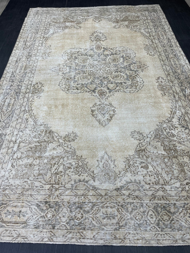 Beige Turkish Oushak Rug 6' 7" x 10' 6" Hand-Knotted close-up