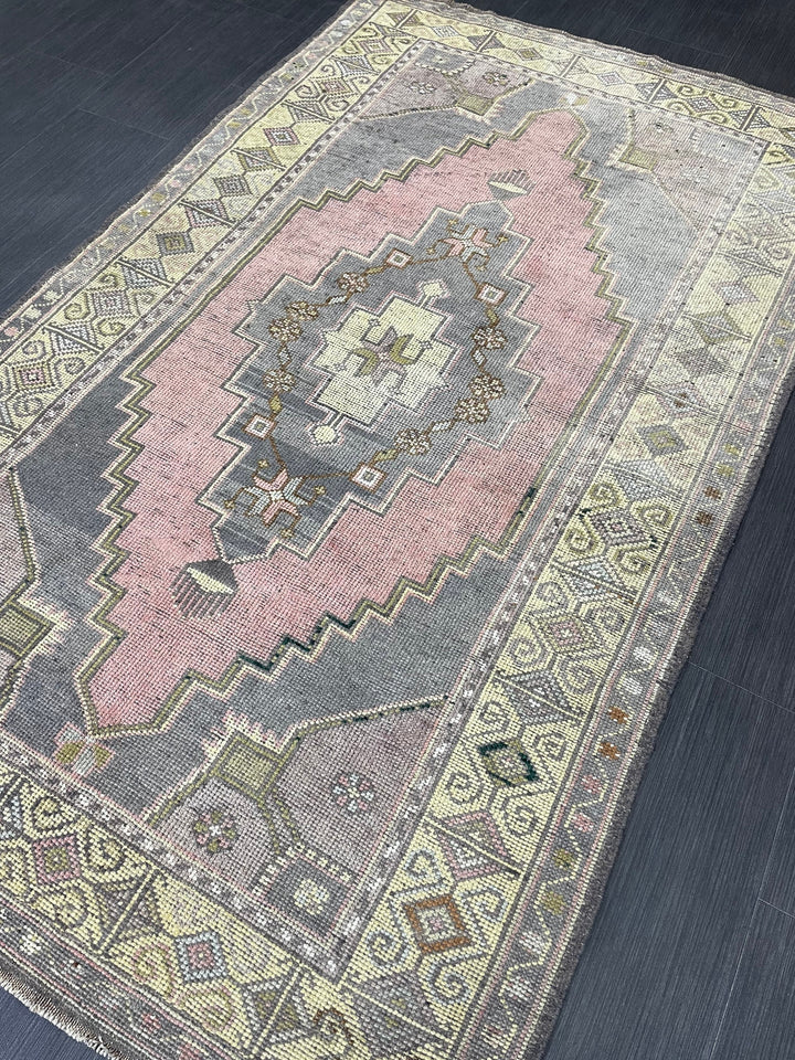 Beige Turkish Runner Rug 4' x 6' 8" Hand-Knotted border