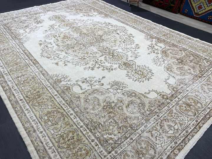 Vintage Vintage Turkish Rug 7' 3" x 10' 1" - No. WR91435