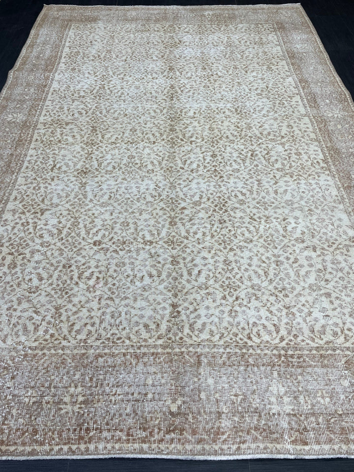 Beige Turkish Oushak Rug 6' 8" x 10' Hand-Knotted field