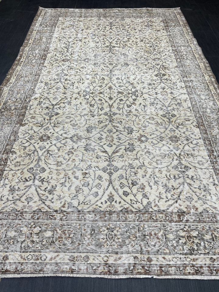 Beige Turkish Oushak Rug 5' 5" x 9' 1" Hand-Knotted | No. WR17123