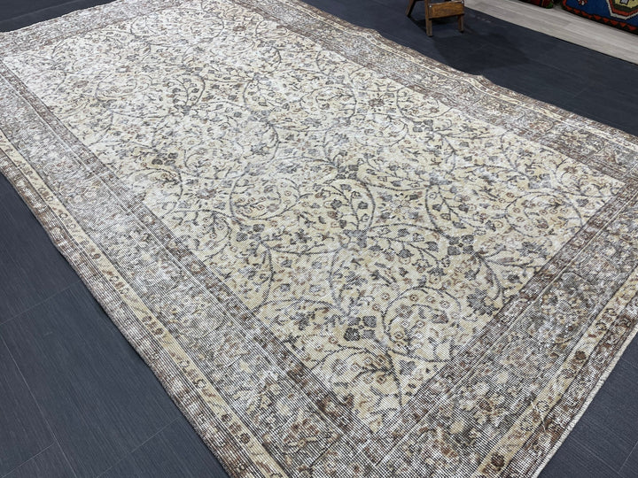 Beige Turkish Oushak Rug 5' 5" x 9' 1" Hand-Knotted | No. WR17123