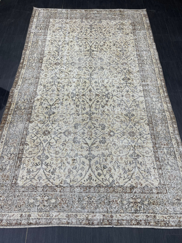 Beige Turkish Oushak Rug 5' 5" x 9' 1" Hand-Knotted | No. WR17123