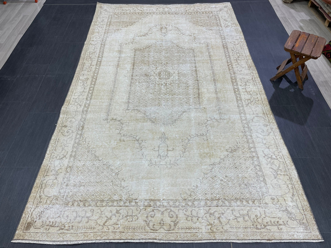 Beige Turkish Oushak Rug 5' 7" x 9' 3" Hand-Knotted close-up