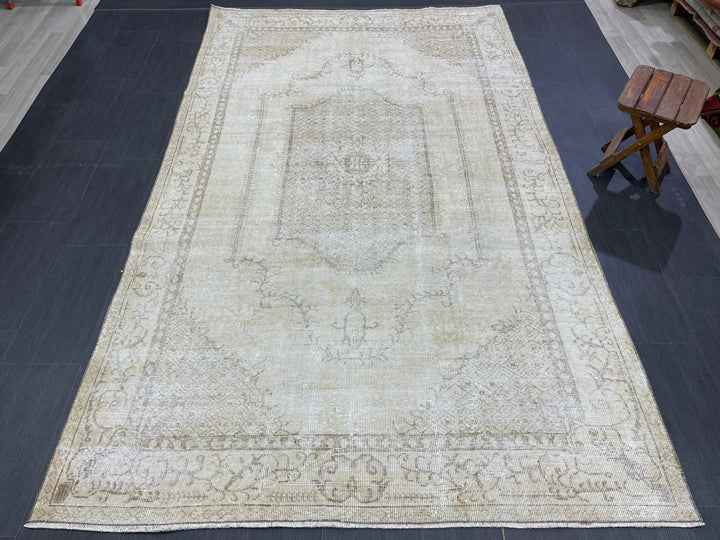 Beige Turkish Oushak Rug 5' 7" x 9' 3" Hand-Knotted close-up