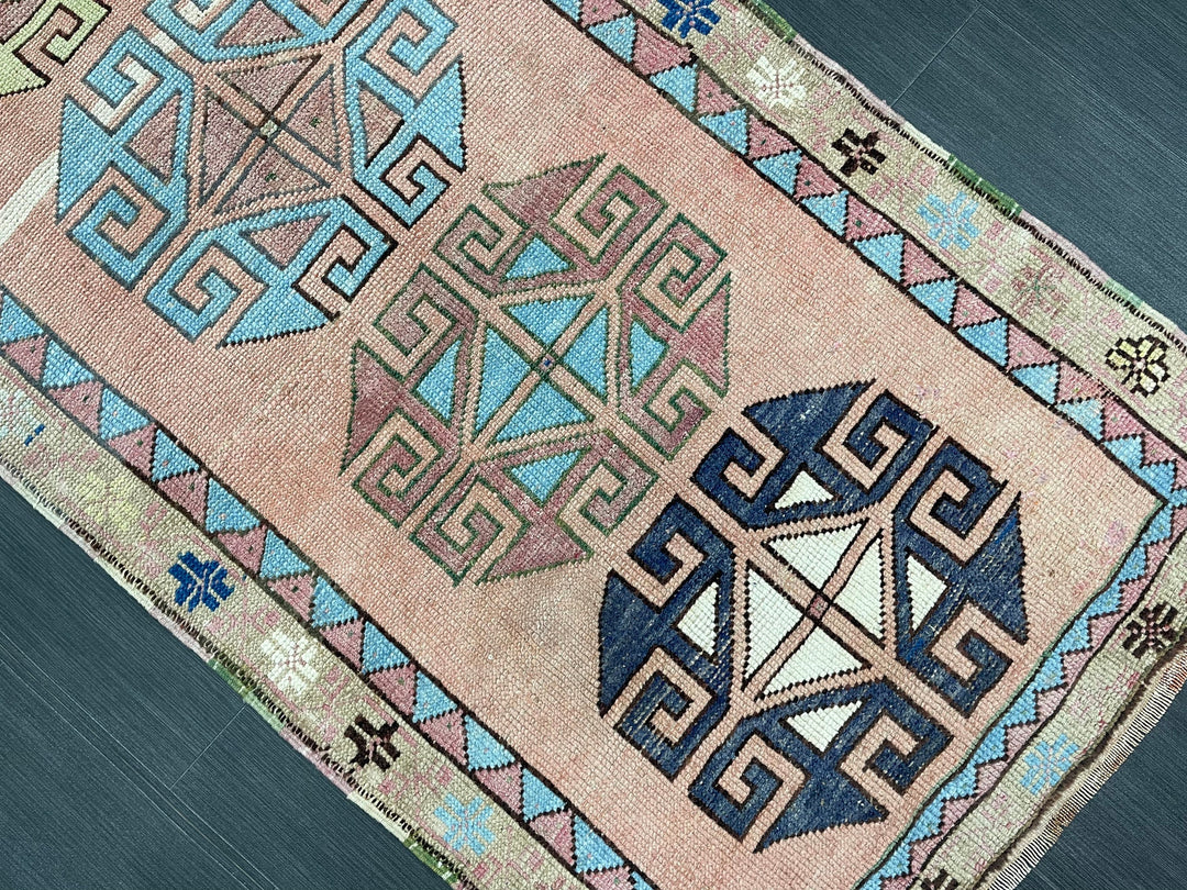 Beige Turkish Runner Rug 2' 11" x 6' 10" Hand-Knotted close-up