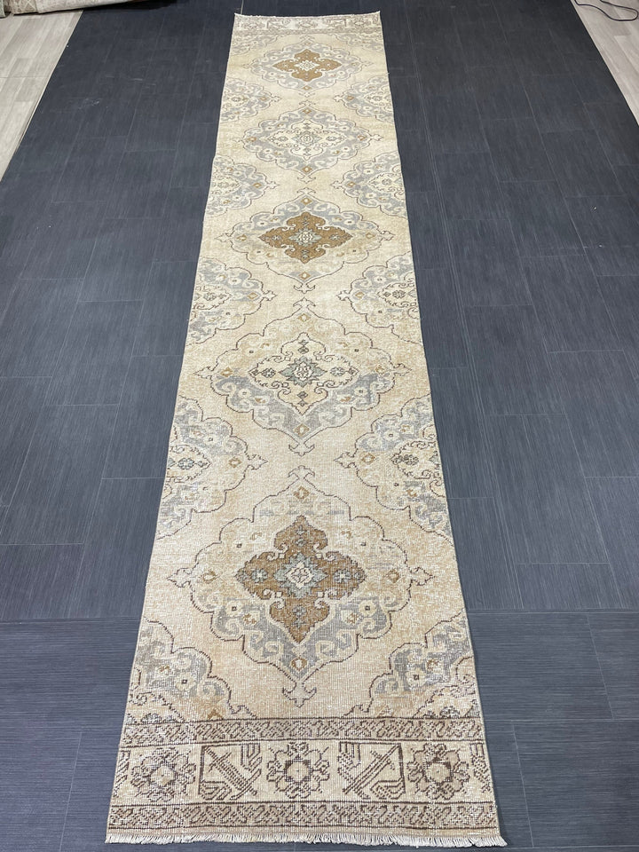 Beige Turkish Runner Rug 2' 9" x 13' 2" Hand-Knotted border