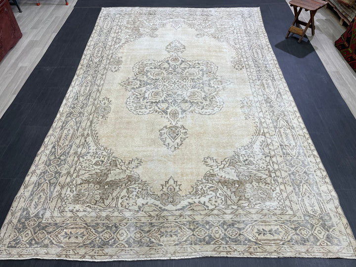 Beige Turkish Oushak Rug 6' 7" x 10' 6" Hand-Knotted detail