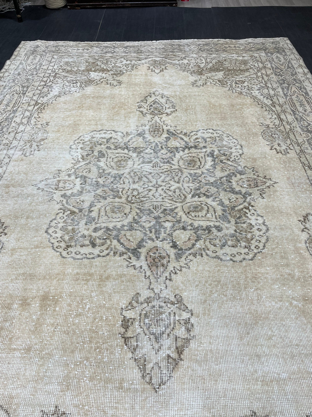 Beige Turkish Oushak Rug 6' 7" x 10' 6" Hand-Knotted texture