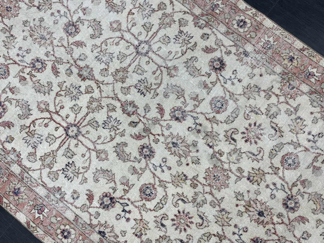 Beige Turkish Oushak Rug 4' 8" x 7' 9" Hand-Knotted pattern