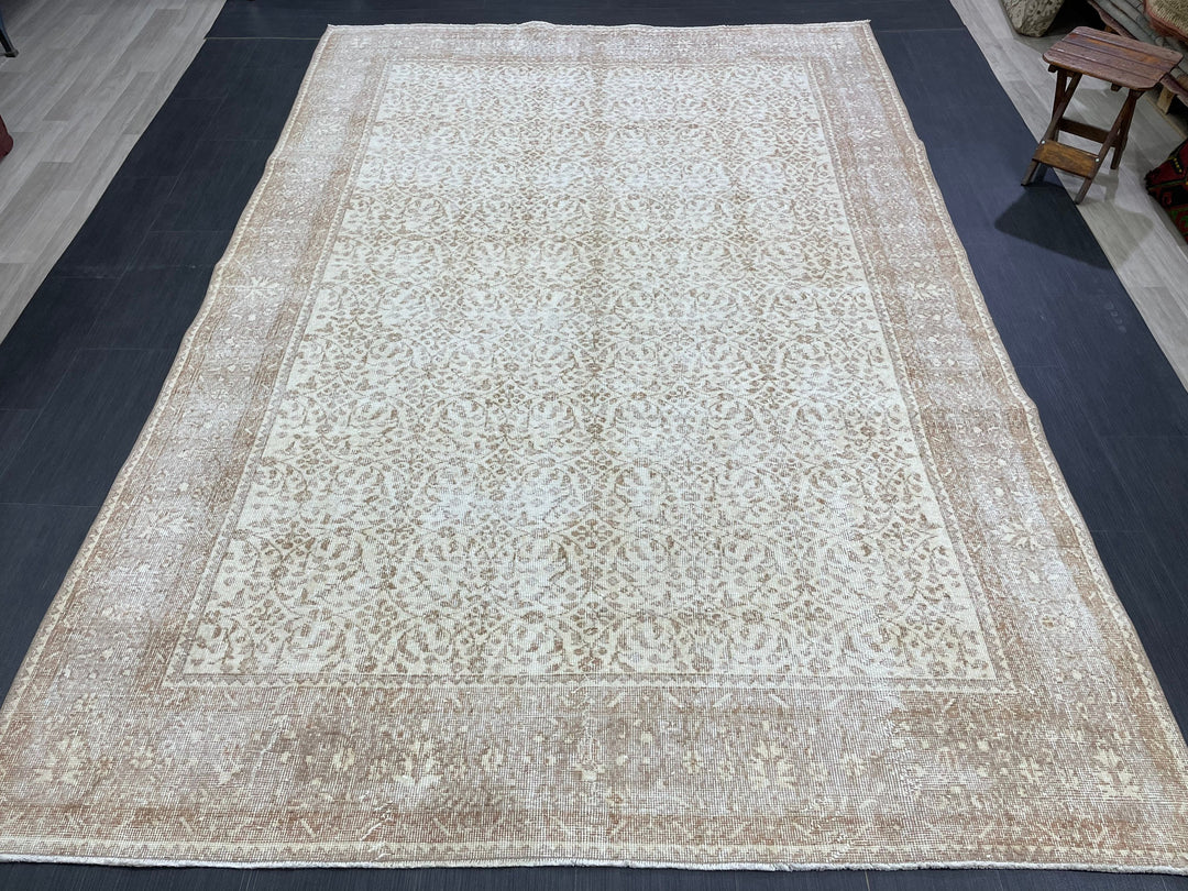 Beige Turkish Oushak Rug 6' 8" x 10' Hand-Knotted close-up