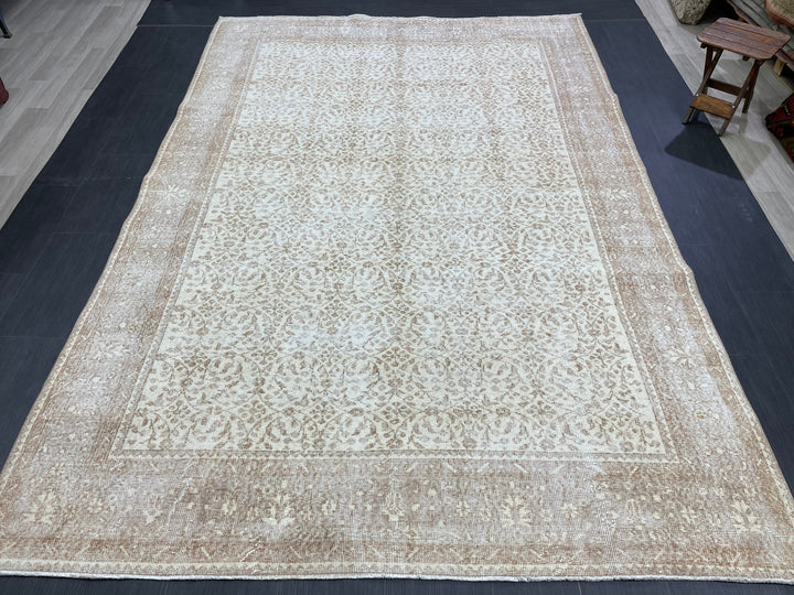 Beige Turkish Oushak Rug 6' 8" x 10' Hand-Knotted close-up