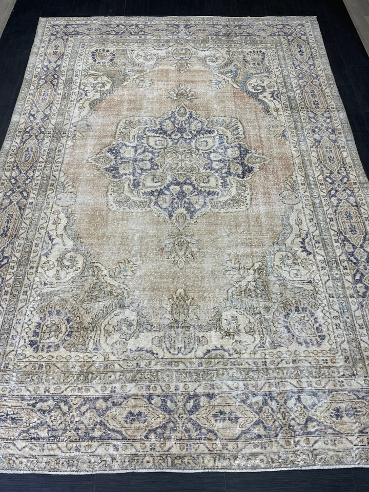 Beige Turkish Oushak Rug 7' 5" x 10' 8" Hand-Knotted texture