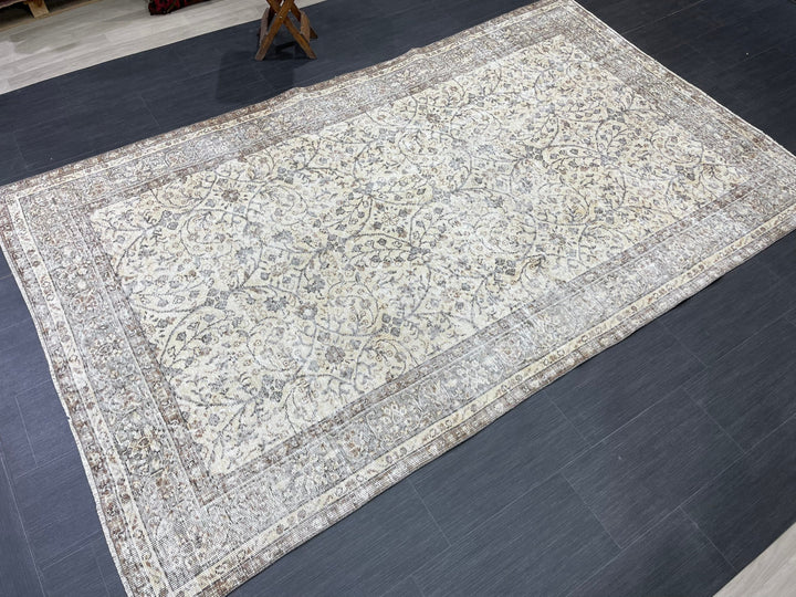 Beige Turkish Oushak Rug 5' 5" x 9' 1" Hand-Knotted | No. WR17123