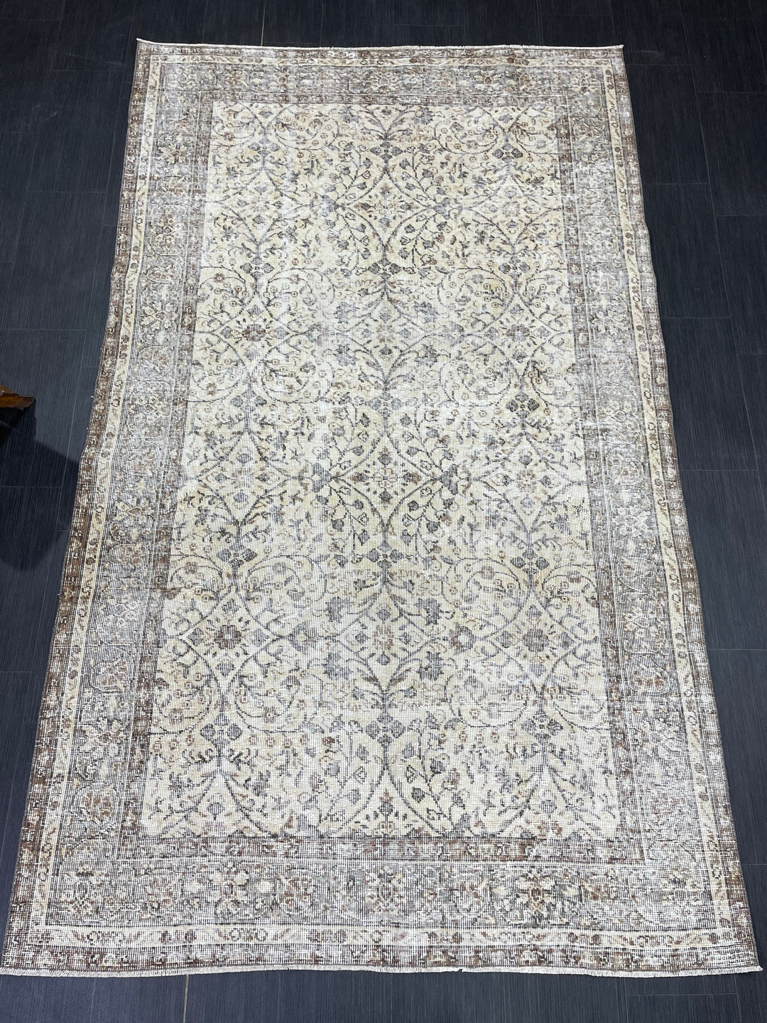 Beige Turkish Oushak Rug 5' 5" x 9' 1" Hand-Knotted | No. WR17123