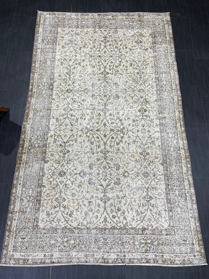 Beige Turkish Oushak Rug 5' 5" x 9' 1" Hand-Knotted | No. WR17123