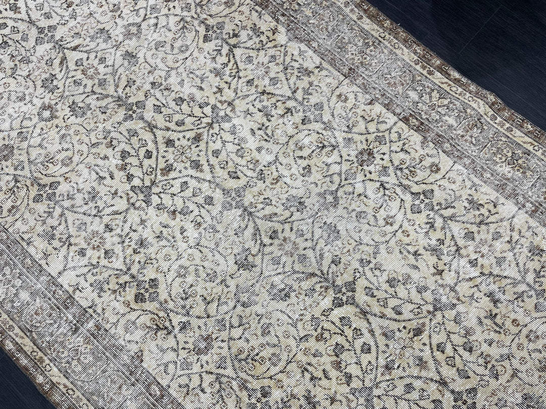 Beige Turkish Oushak Rug 5' 5" x 9' 1" Hand-Knotted | No. WR17123
