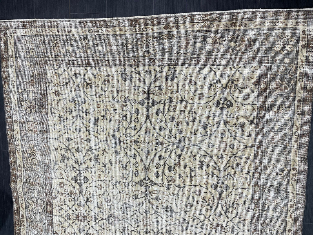 Beige Turkish Oushak Rug 5' 5" x 9' 1" Hand-Knotted | No. WR17123