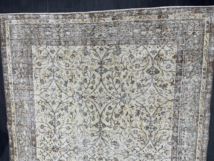 Beige Turkish Oushak Rug 5' 5" x 9' 1" Hand-Knotted | No. WR17123