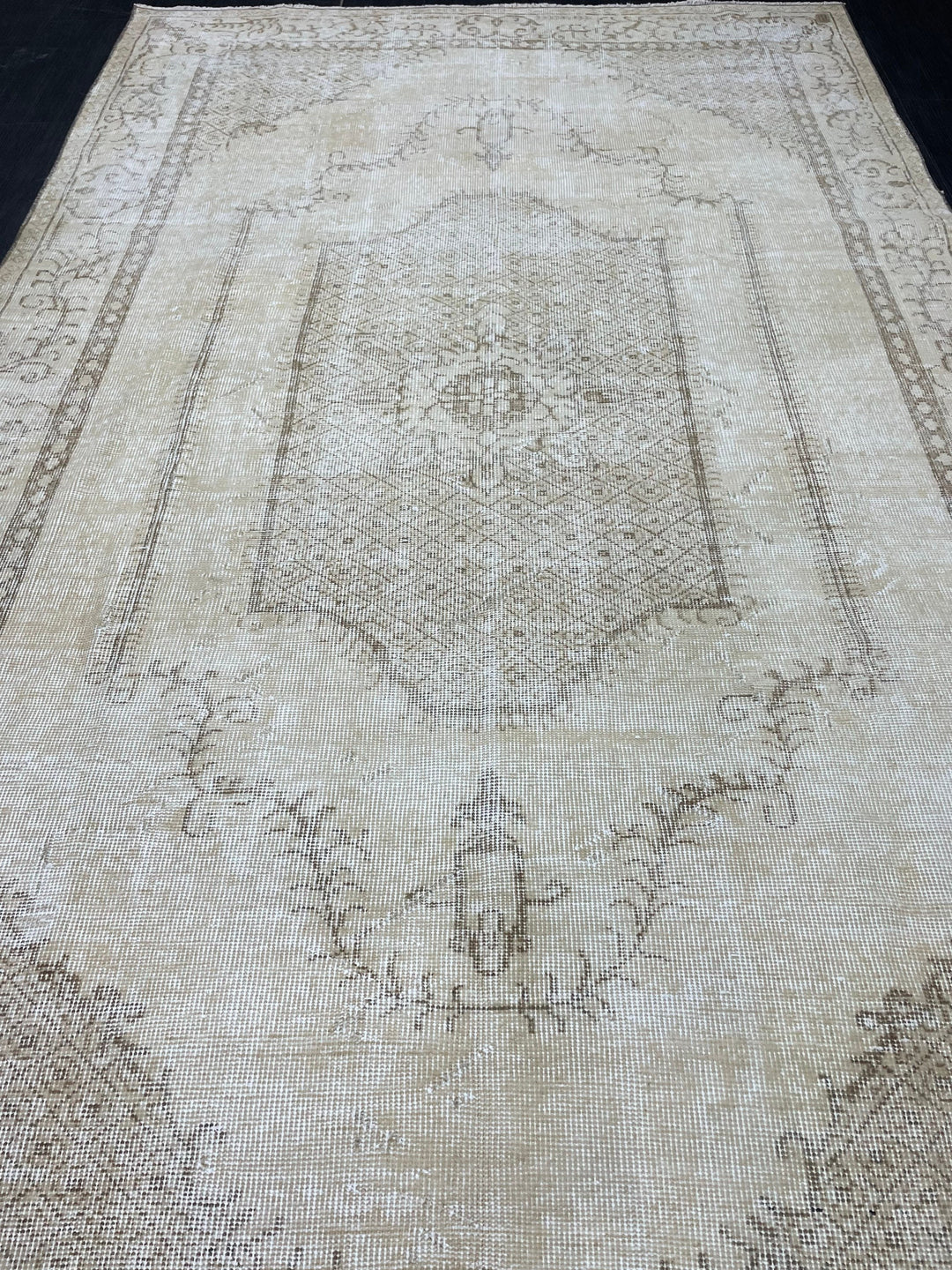 Beige Turkish Oushak Rug 5' 7" x 9' 3" Hand-Knotted pattern