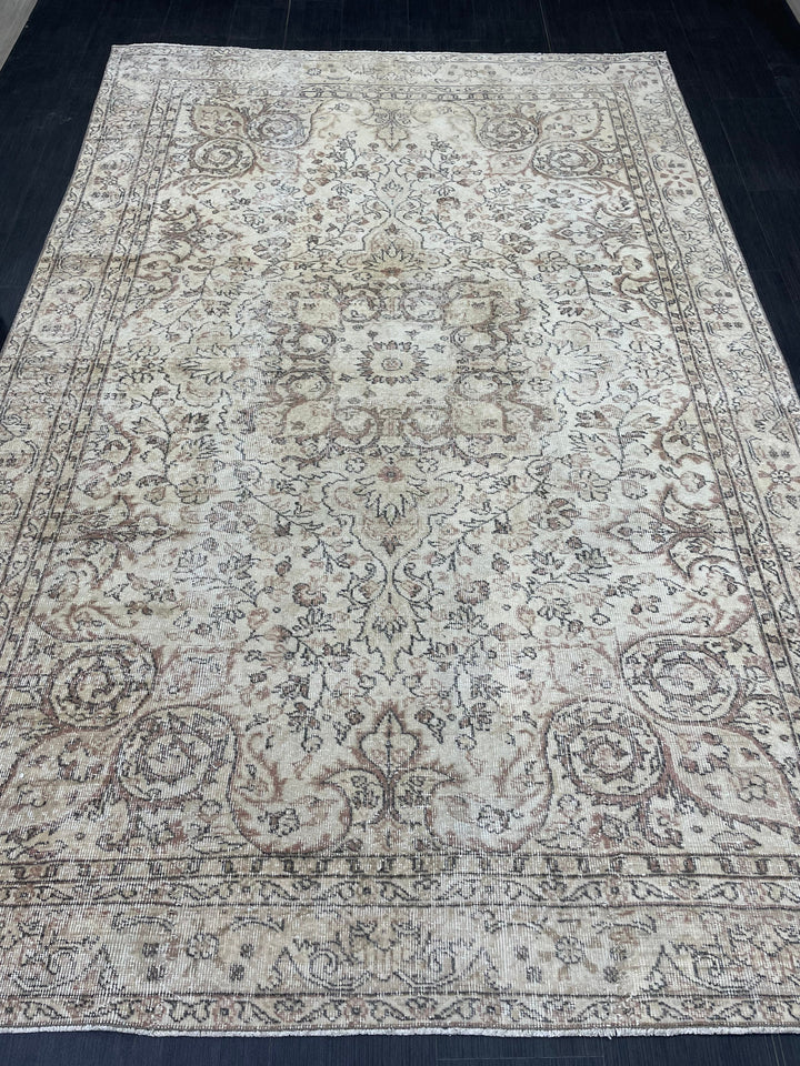 Beige Turkish Oushak Rug 6' 5" x 9' 9" Hand-Knotted detail