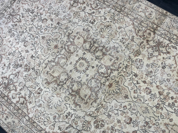 Beige Turkish Oushak Rug 6' 5" x 9' 9" Hand-Knotted close-up