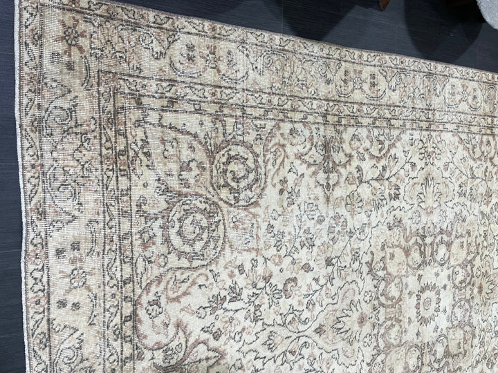 Beige Turkish Oushak Rug 6' 5" x 9' 9" Hand-Knotted texture
